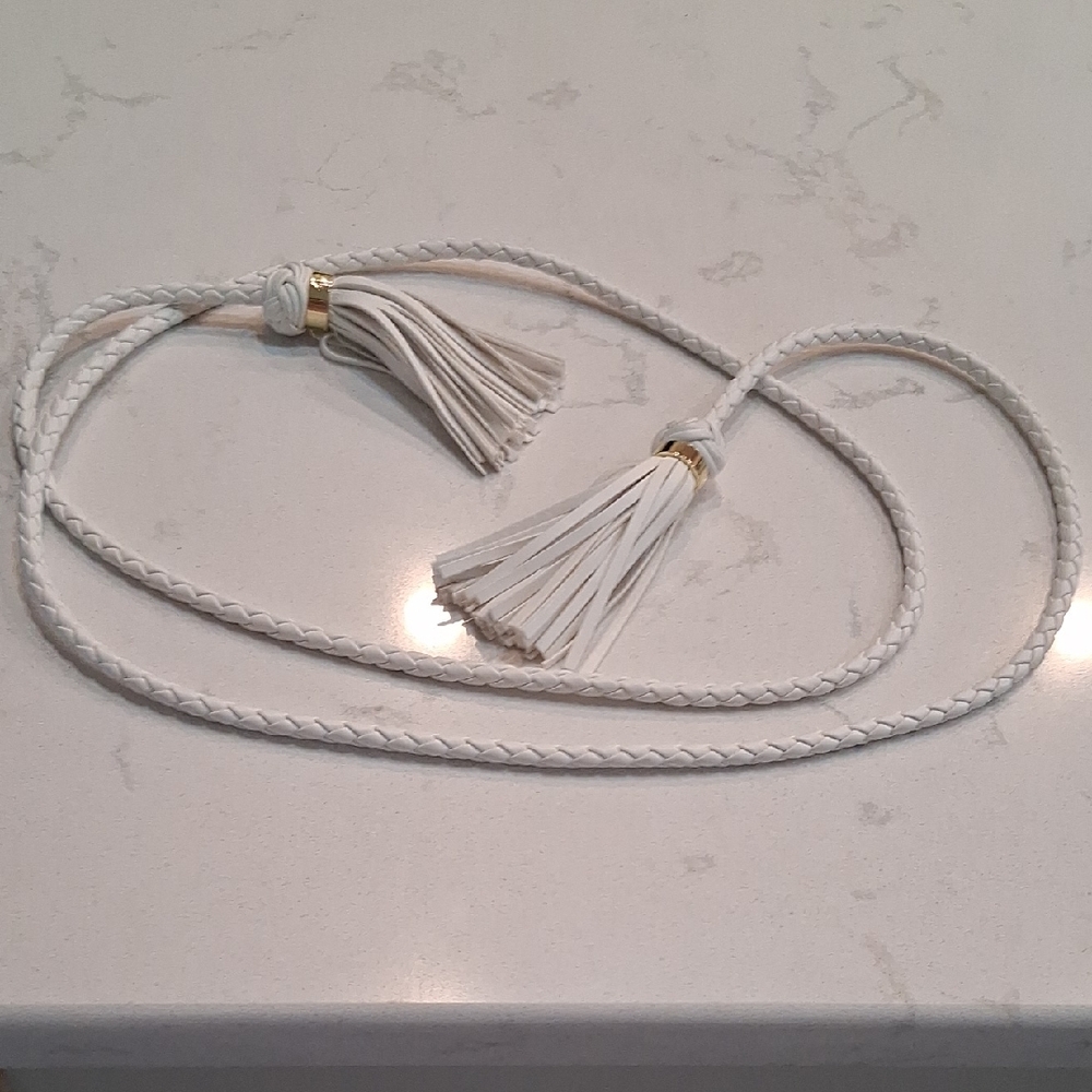 White and Gold Elegant Belt Accessory.